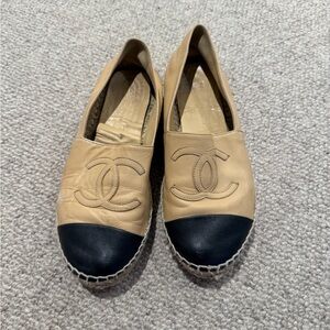 CHANEL Beige Black Leather Espadrilles CC Logo Size 38 Dust Bag
